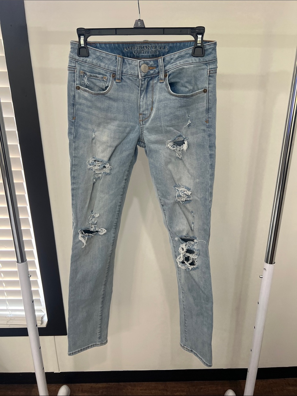 American Eagle Outfitters Light Blue Distressed Skinny Jeans